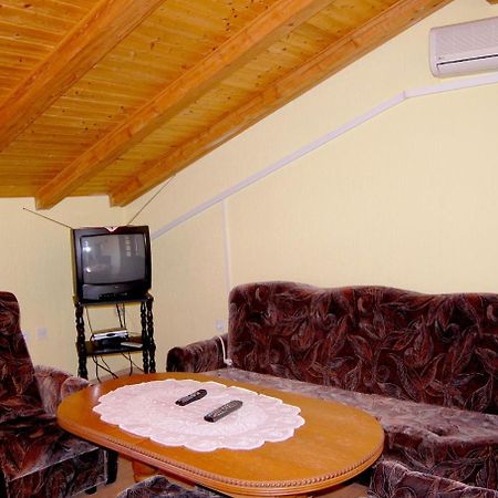 Apartment Ivan By El-Pi Tours Malinska Buitenkant foto