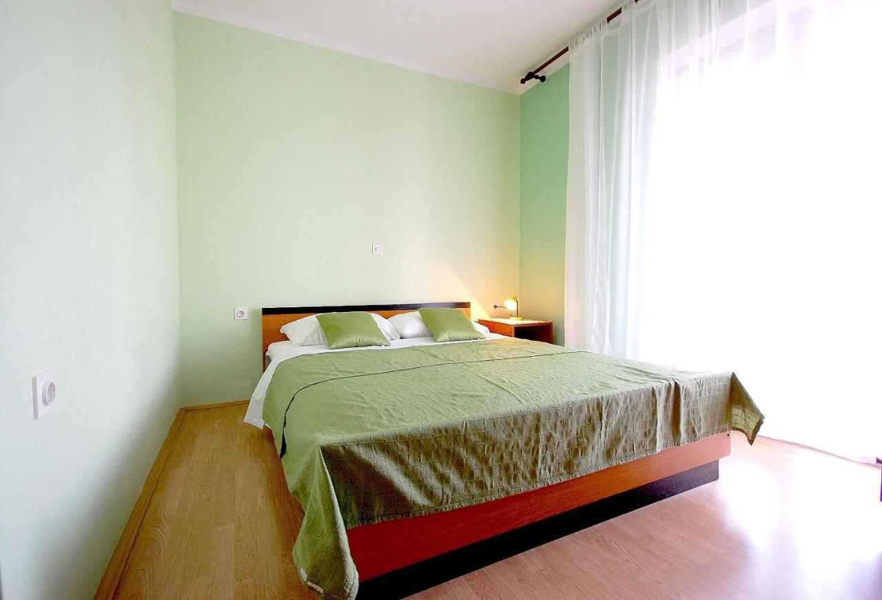 Apartment Ivan By El-Pi Tours Malinska Buitenkant foto