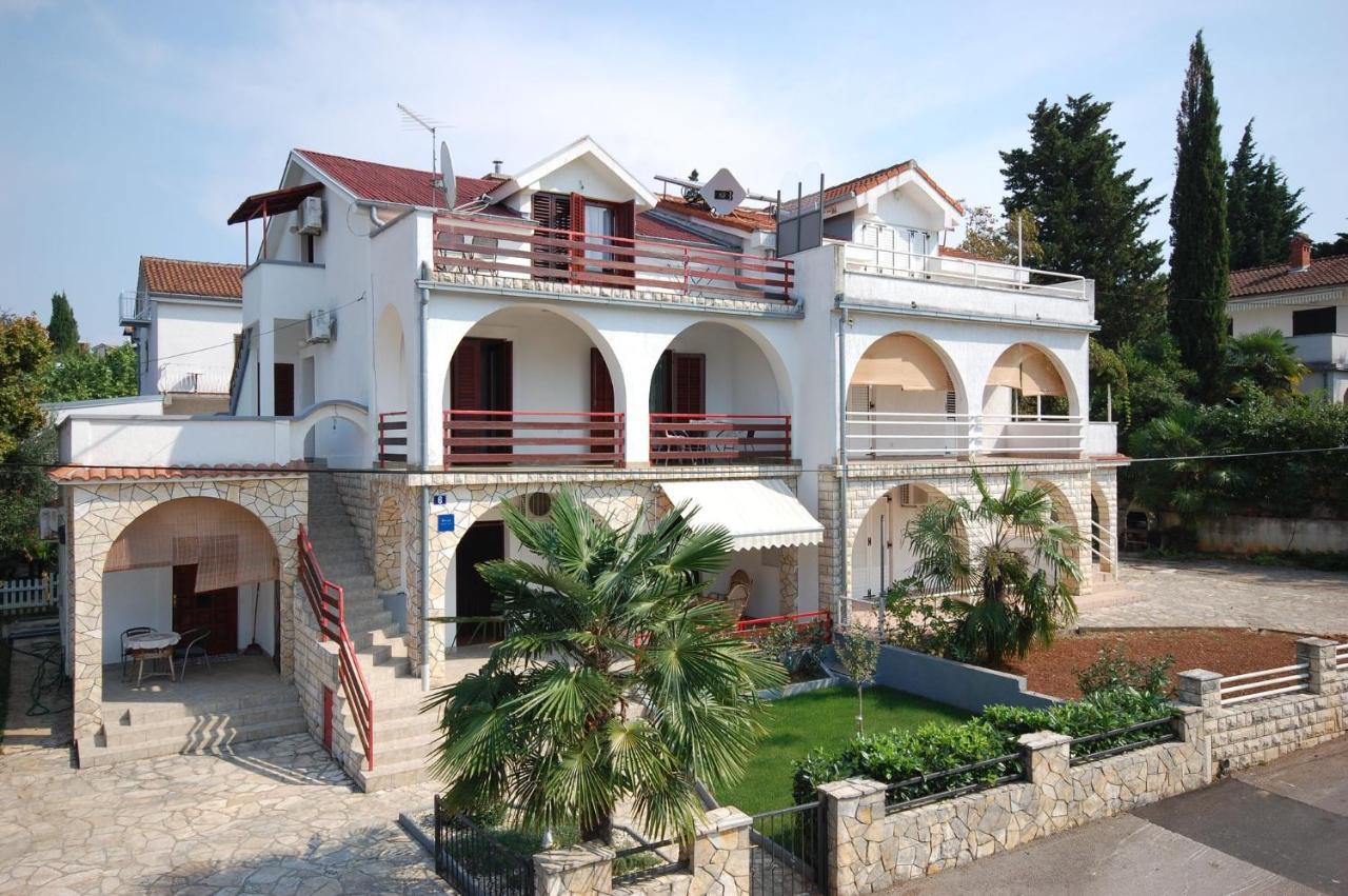 Apartment Ivan By El-Pi Tours Malinska Buitenkant foto