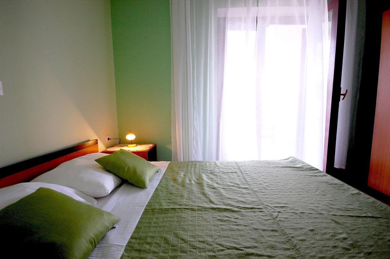 Apartment Ivan By El-Pi Tours Malinska Buitenkant foto