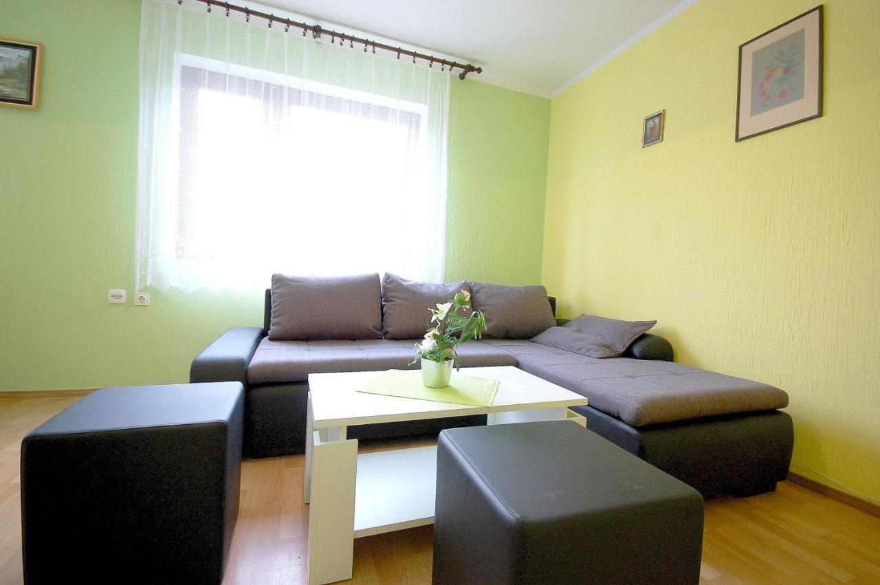 Apartment Ivan By El-Pi Tours Malinska Buitenkant foto