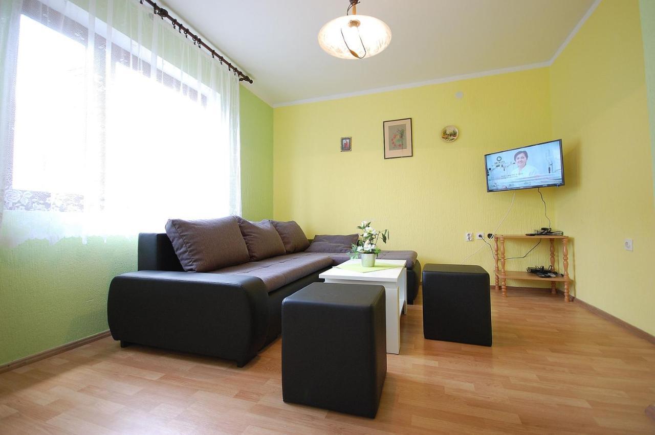 Apartment Ivan By El-Pi Tours Malinska Buitenkant foto