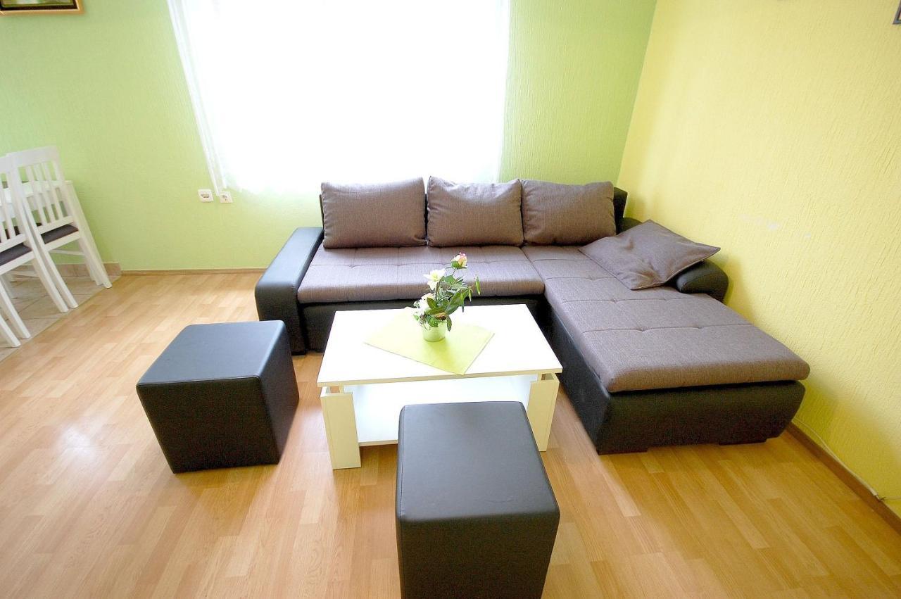 Apartment Ivan By El-Pi Tours Malinska Buitenkant foto